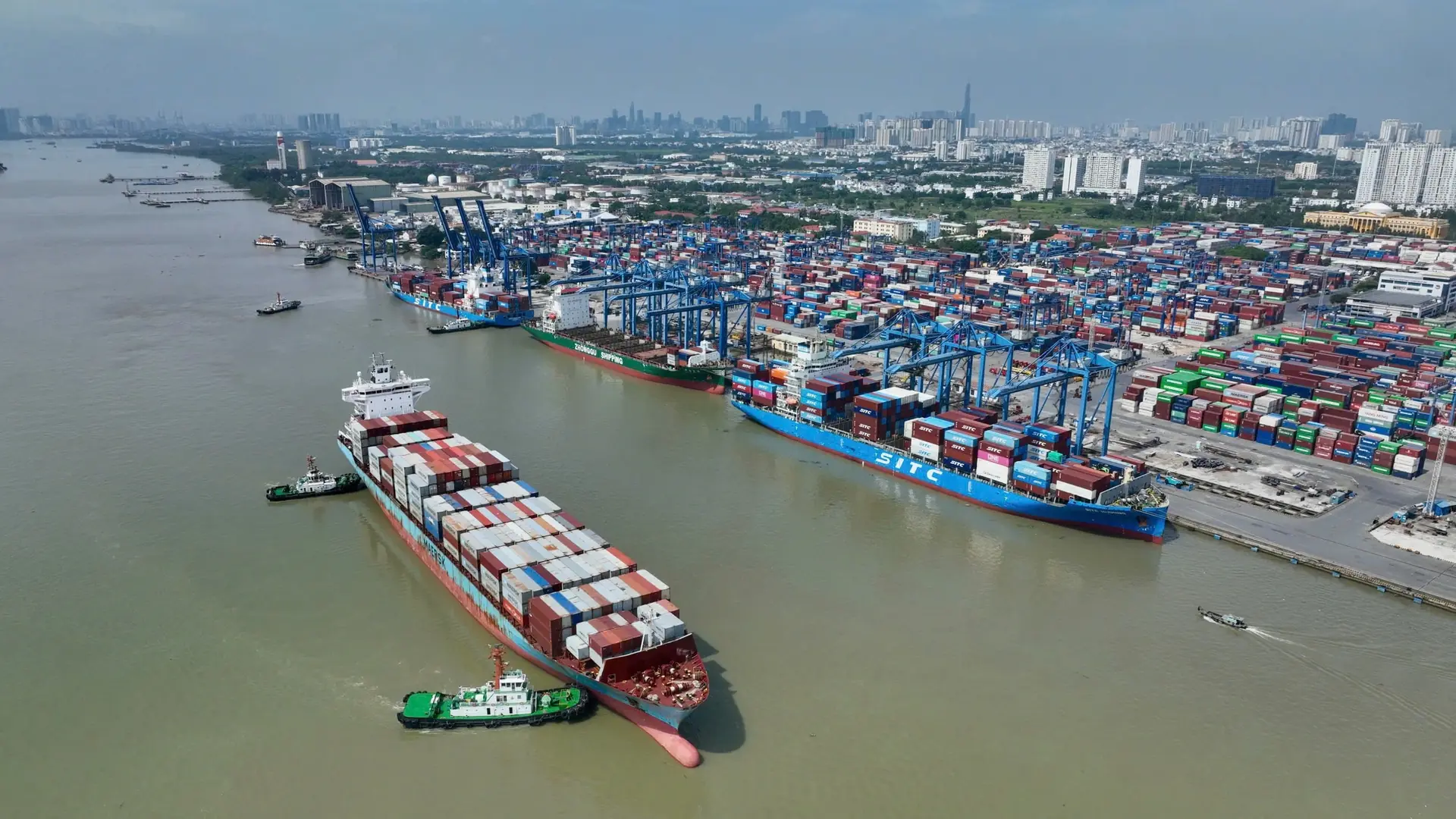 Việt Nam hướng tới mục tiêu xuất nhập khẩu 900 tỷ USD